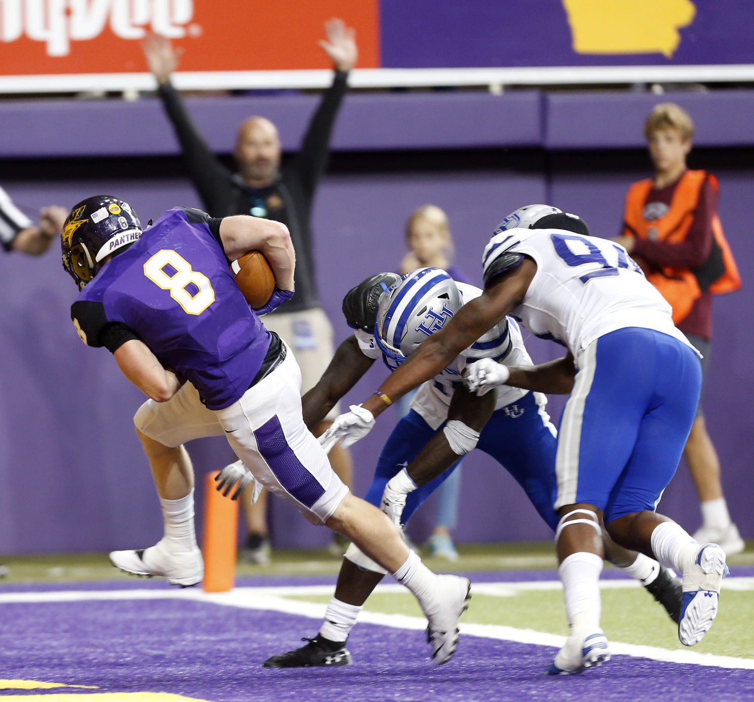 092218bp-uni-hampton-fb-07